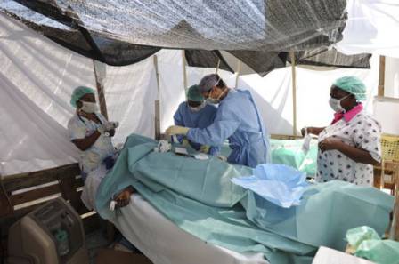 One of the first sites set up by Médecins Sans Frontières after the earthquake to provide surgery.
