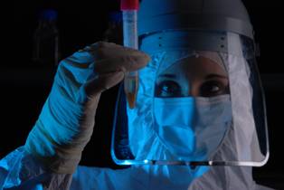 Analysis of old DNA at JGU labs. Photo Joachim Burger